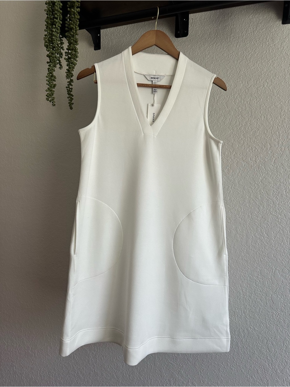 SPANX AirEssentials Sleeveless V-Neck Mini Dress White Size Medium NWT Pockets